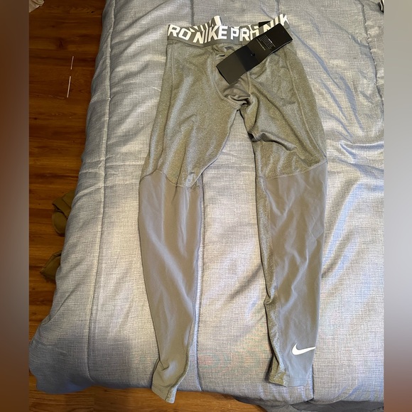 Boys Nike Tight Fit Training Pants Size Large - Picture 1 of 3